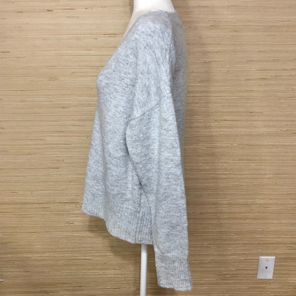 Two-Tone Color Blocked Knit V-Neck Pull Over Soft Cozy Sweater Medium - Picture 5 of 8